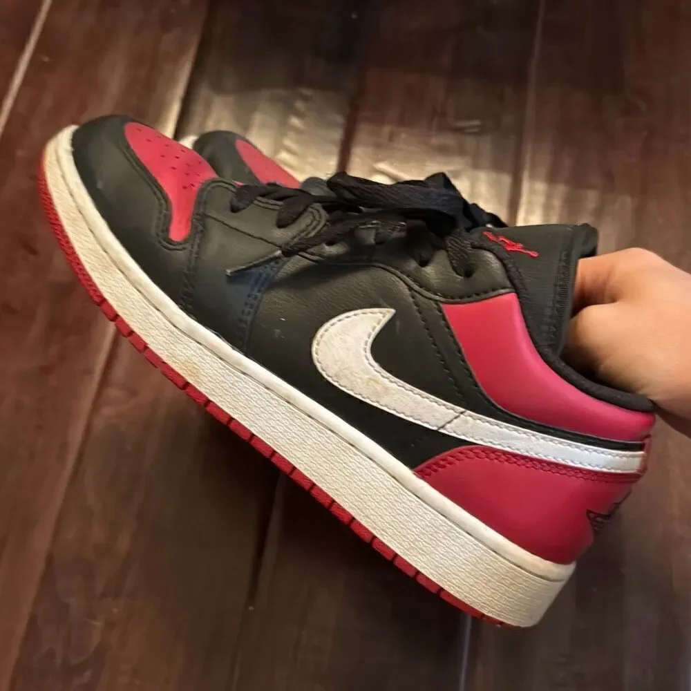 Air Jordan‎ 1 Low (GS) red and black size 5y